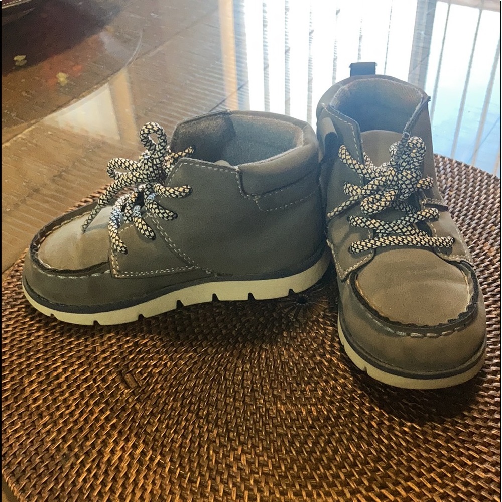 OshKosh Boots Size 8 (Toddler Boy)